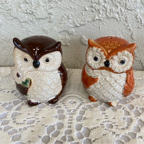 Cracker Barrel Stoneware Owls Salt & Pepper Shakers in Original Box - Picture 2 of 15